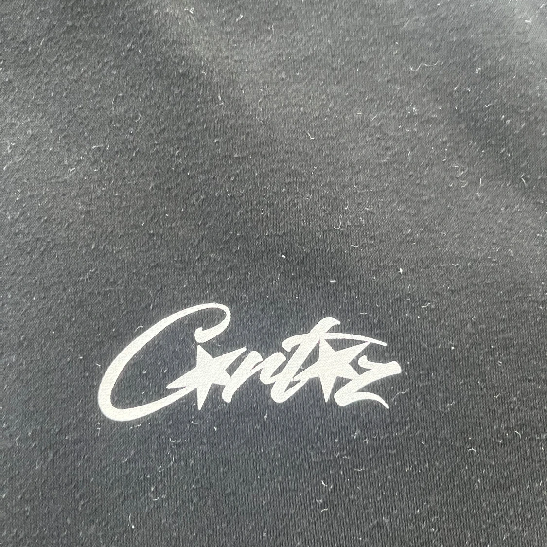 Svart ziptröja Corteiz med vit logga - 2