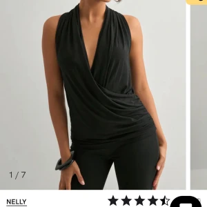 Halterneck topp - Topp från Nelly aldrig använd 💕nypris 249