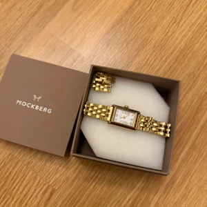 Klocka från mockberg  - Säljer min klocka från Mockberg💕