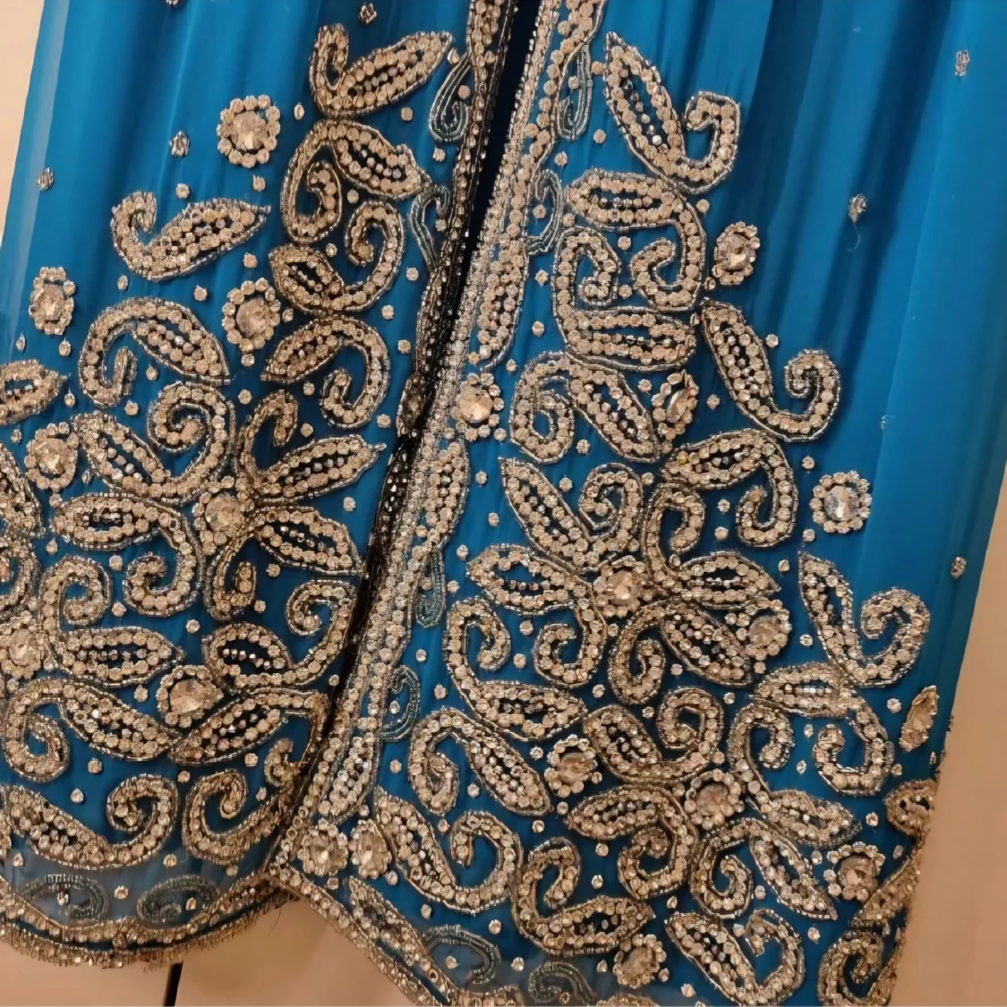 Blå långklänning med silverbroderi - 2