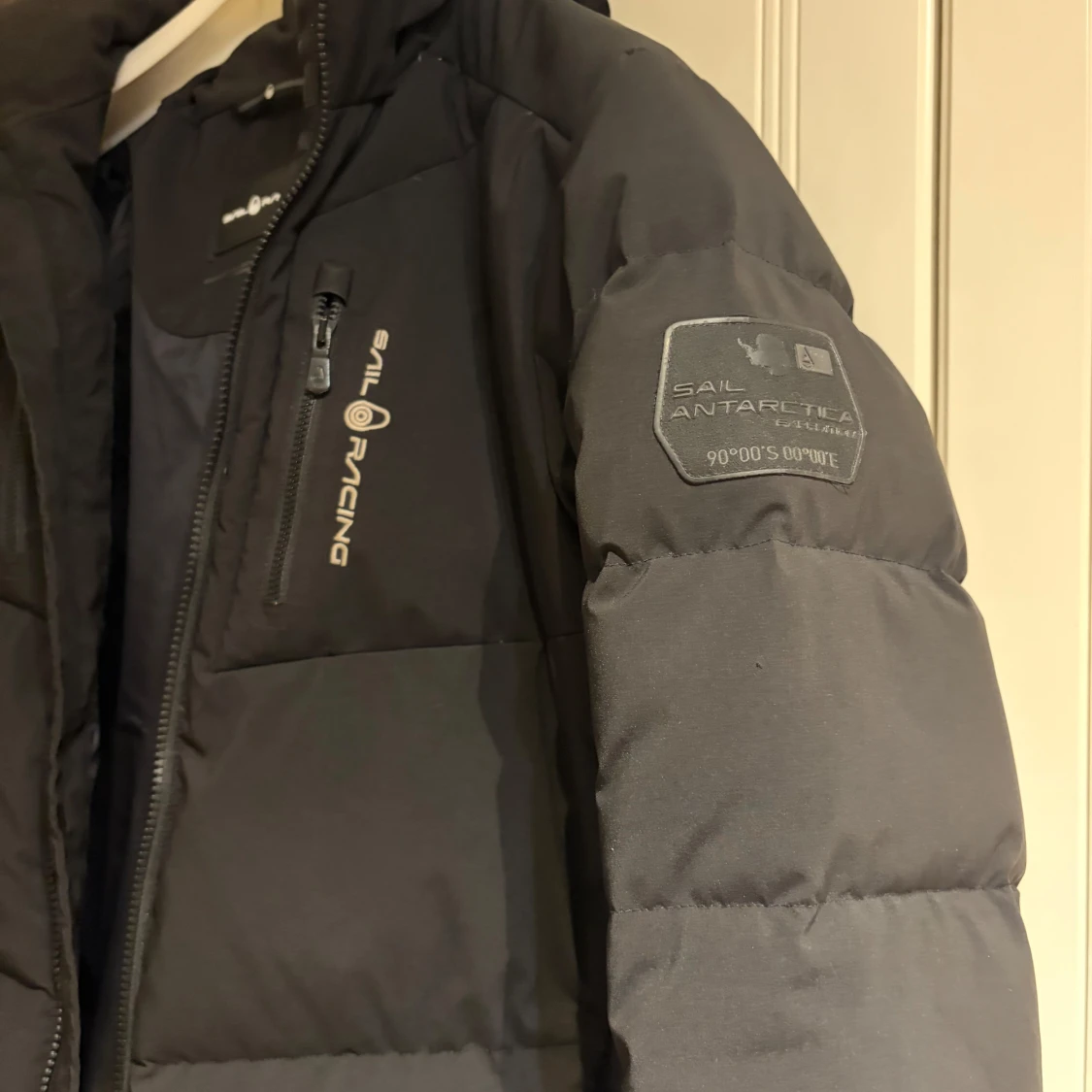 Svart pufferjacka från Sail Racing - 1