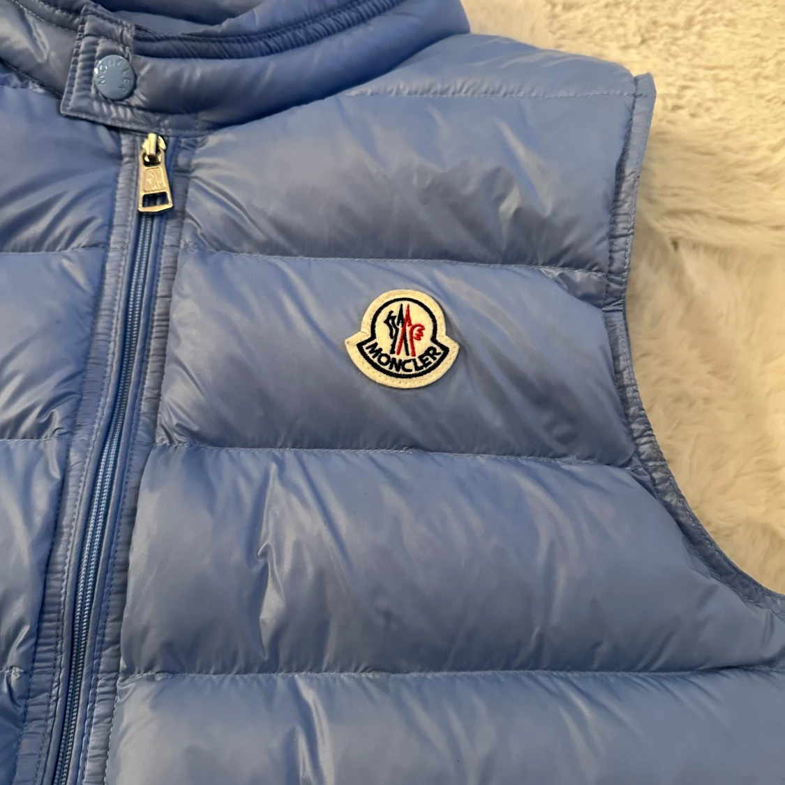 Ljusblå dunväst från Moncler - 1