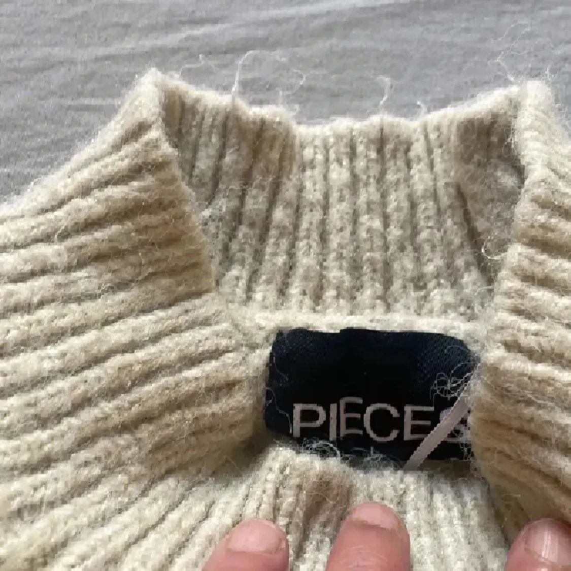 Beige ribbad stickad tröja PIECES - 2