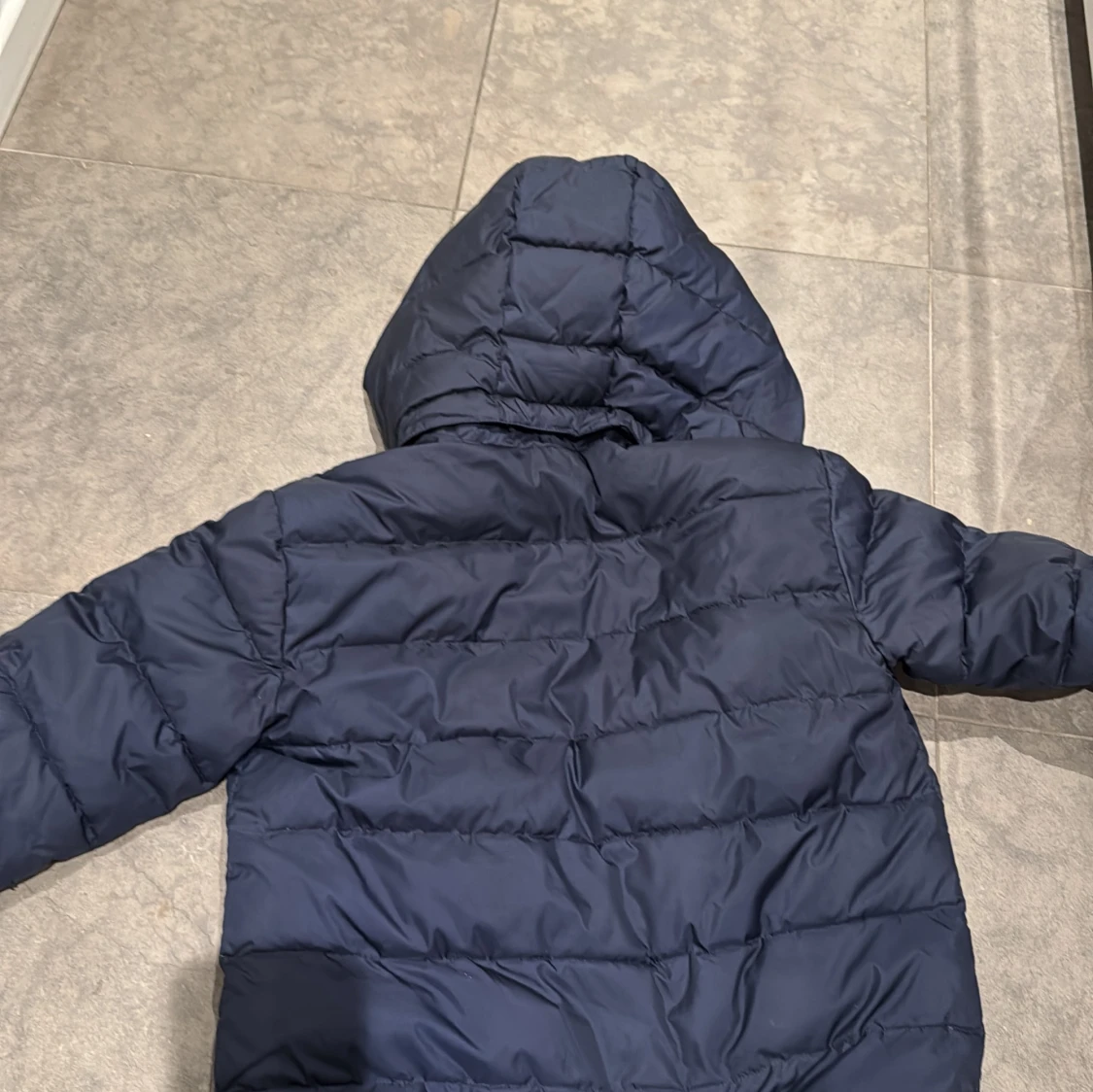 Mörkblå pufferjacka från GANT - 4