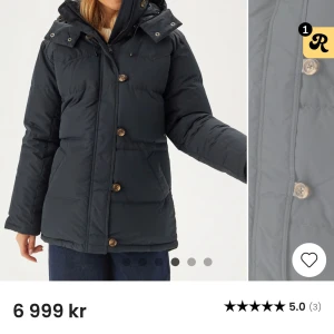 Boomerang jacka  - ❗️UTBYTE❗️FINNS DET NÅGON SOM VILL BYTA UT SIN BOOMERANG I SVART XS MOT MIN MARINBLÅA XS SKRIV TACK!! Den är som ny, användas endast en vinter. 