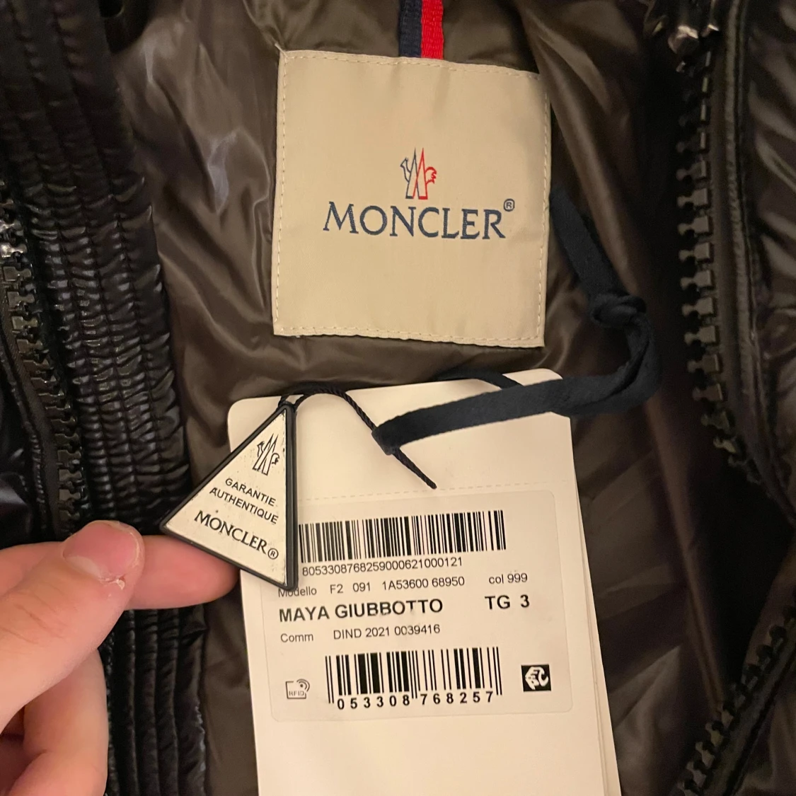 Svart Moncler Maya dunjacka med huva - 2