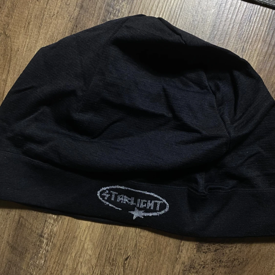 Svart mössa från Starlight LIMITED edition (one size)