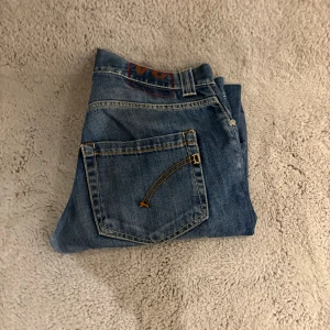 Dondup George  - Säljer ett par dondup Jeans i storlek w34 i bra skick har du några frågor eller funderingar