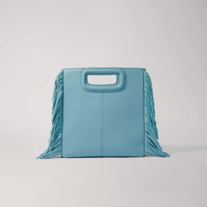 Maje väska - Ljusblå väska från maje i modellen ”Smooth leather M bag with fringing” i bra skick, lite sliten på baksidan 