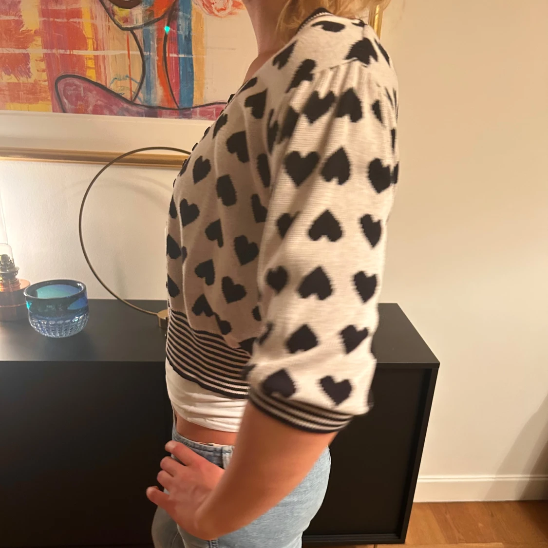 Beige kofta med svarta hjärtan - 1