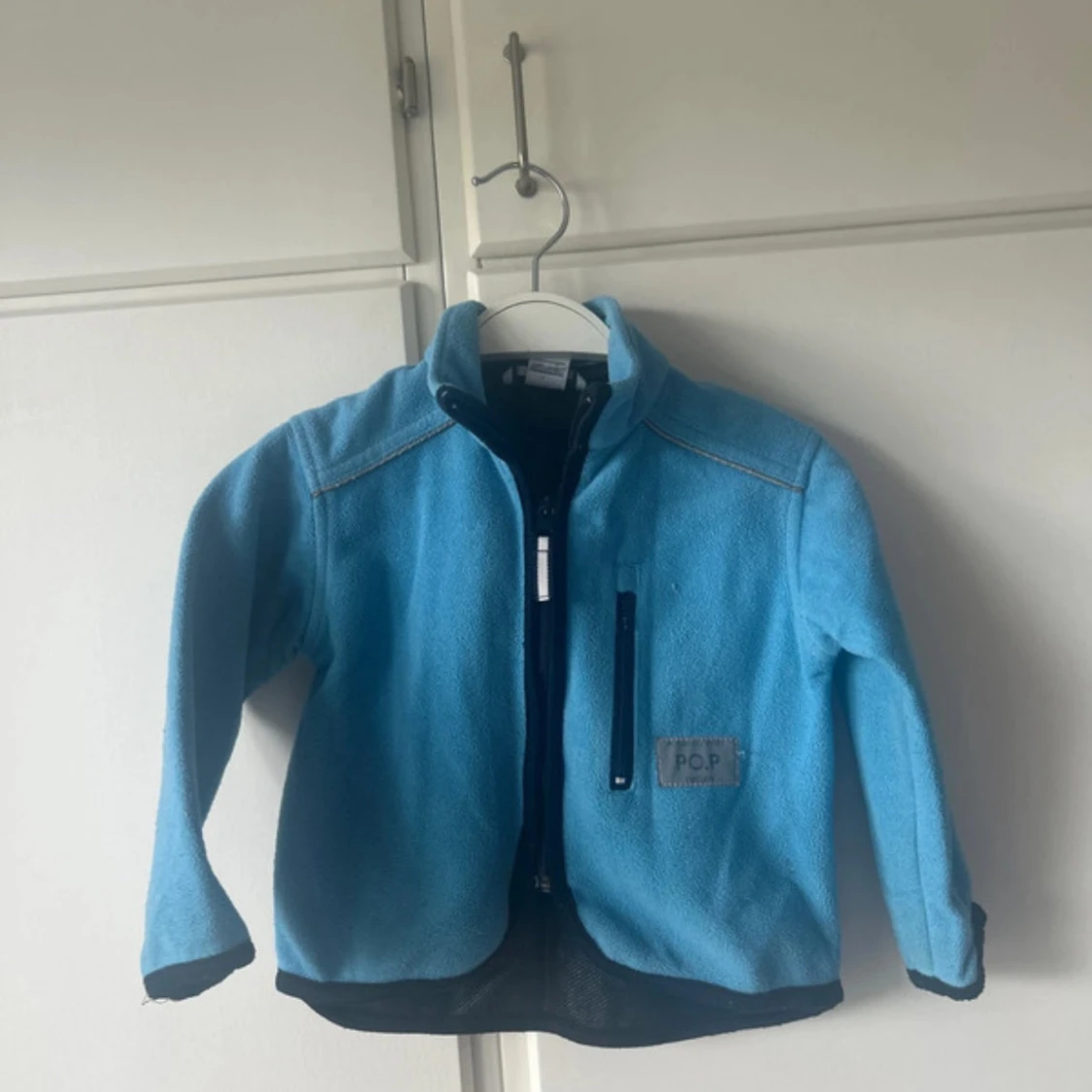 Blå fleecejacka från Polarn O. Pyret