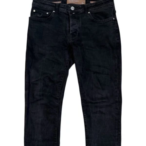 Jacob cohen jeans  - Jacob cohen jeans limited edition utgåva. Numereade exemplar. Storlek W32. Skick 9/10. Pris 1990kr finns att köpa på våran hemsida, Fashionels.com
