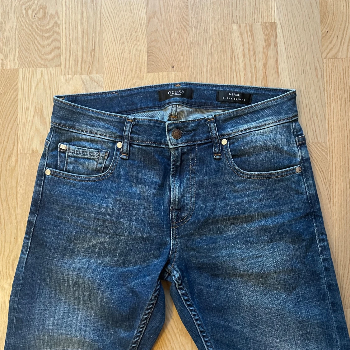 Mörkblå Guess Miami jeans W30 L32 - 2