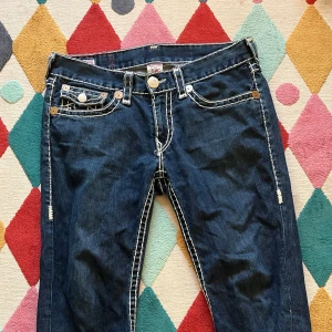 True Religion Joey Super T jeans blå Rare - Svin hard rare true religon jeans i mörkblå färg!💯🔥 Storlek 34 kom DM för mer frågor 