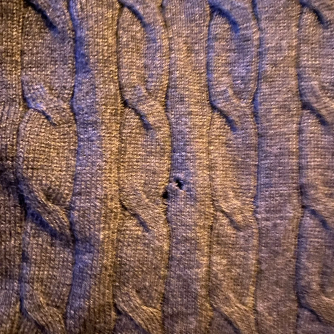 Mörkgrå kabelstickad tröja från Morris - 4