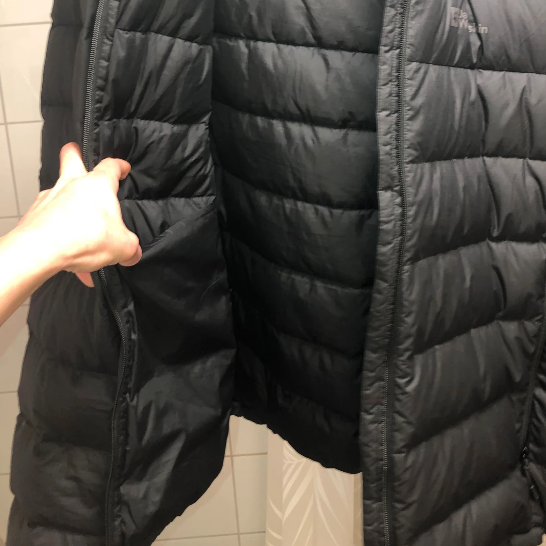 Svart dunjacka från Jack Wolfskin - 3