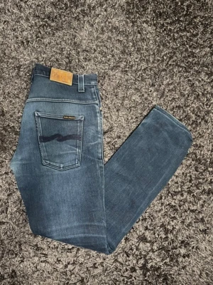 Nudie jeans - Säljer dessa nudie jeans. Skick 9,5/10. Inga defekter. W33 L34. Passar mellan 175 - 185cm. 
