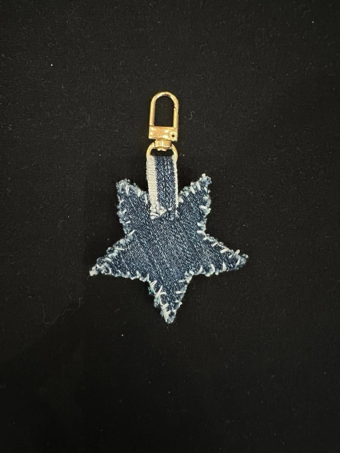 Stjärnformad jeansnyckelring