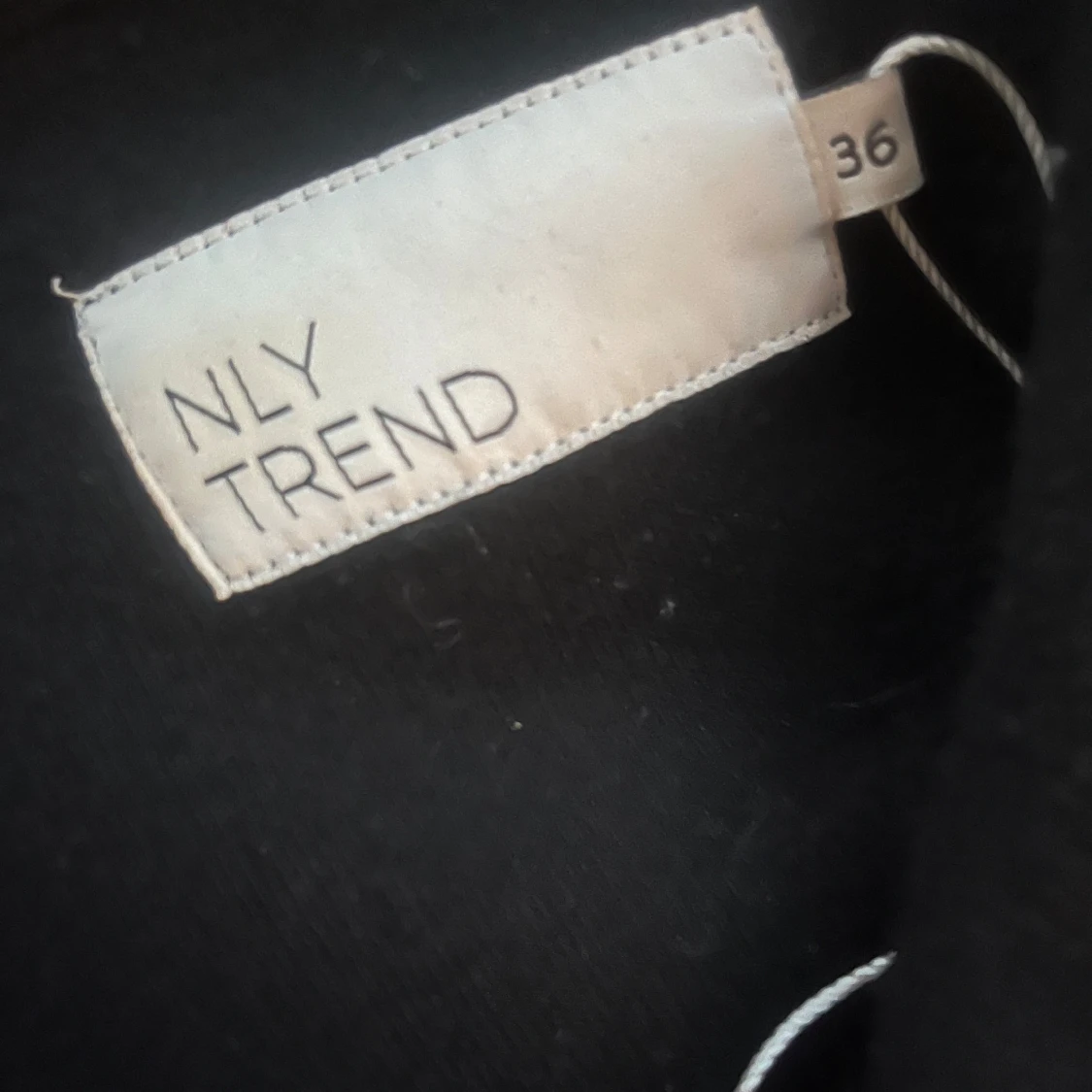 Svart overshirt från NLY Trend - 1