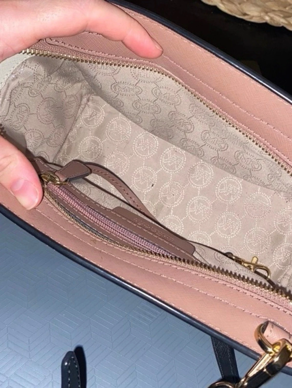 Rosa axelväska från Michael Kors - 6