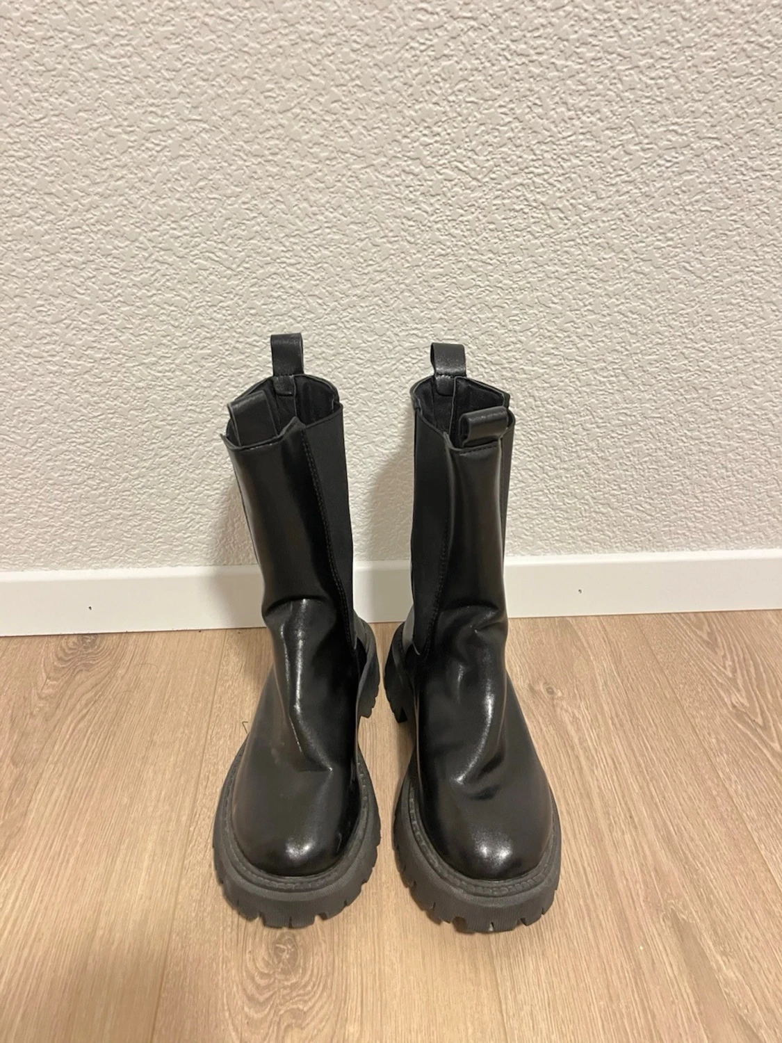 Svarta chunky chelsea boots - 1