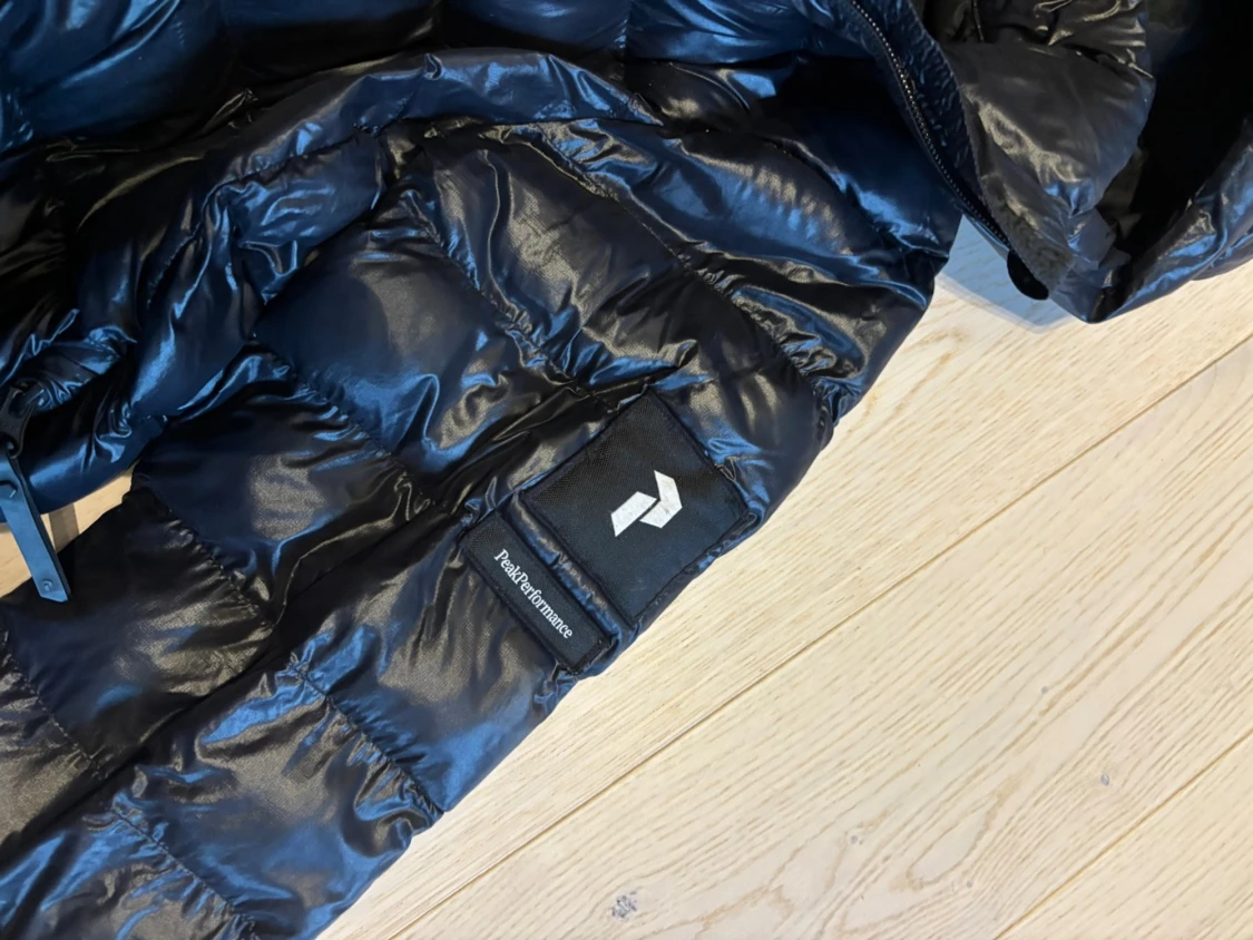 Svart dunjacka Peak Performance - 4