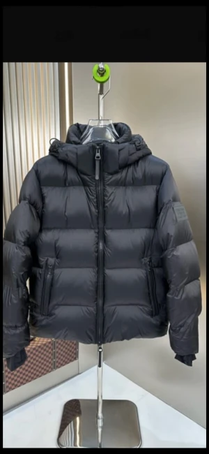 Burberry vinter jacka ny  - Size L/XL skriv din längd å vikt tack 
