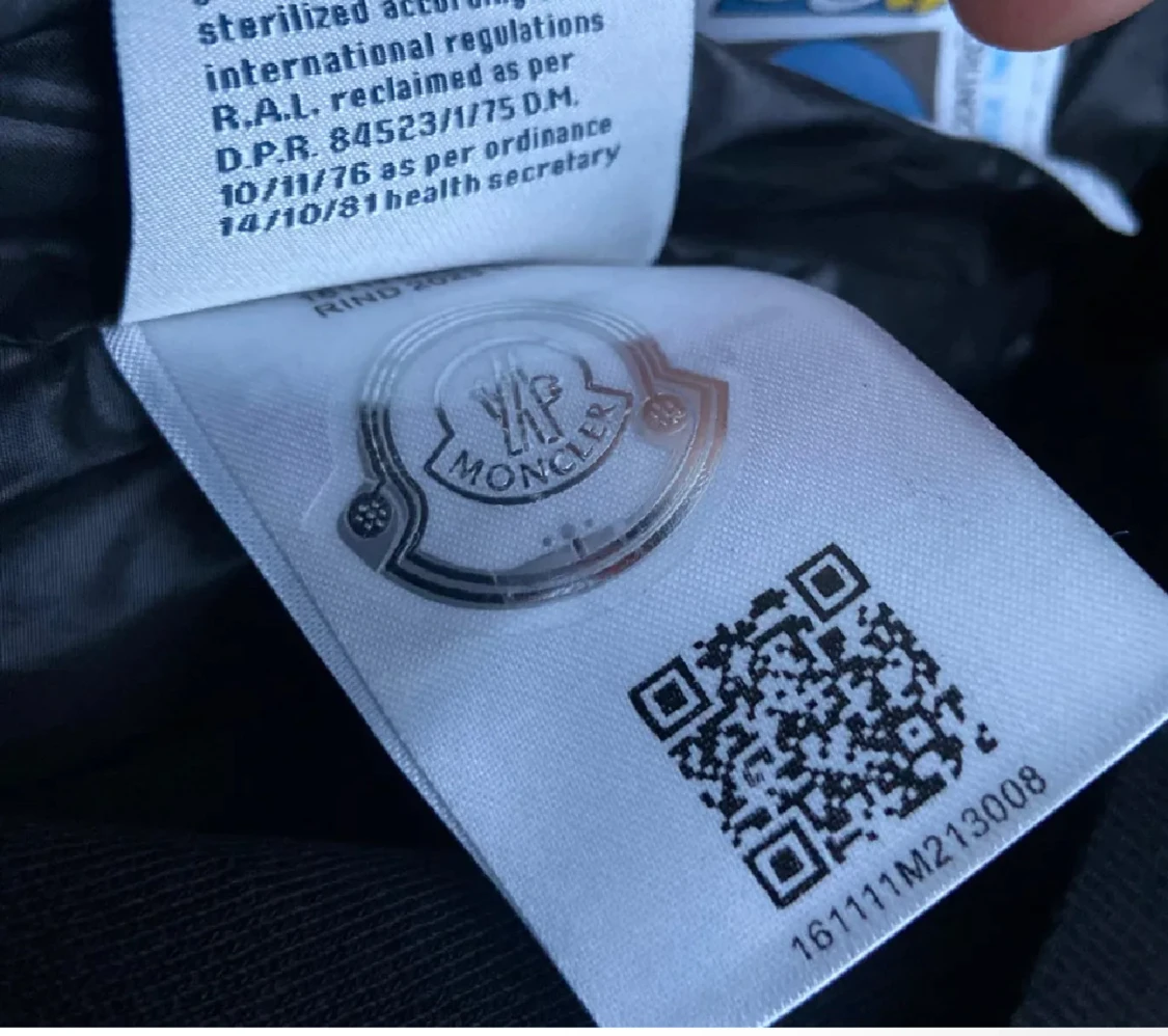 Svart Moncler pufferjacka med huva - 5