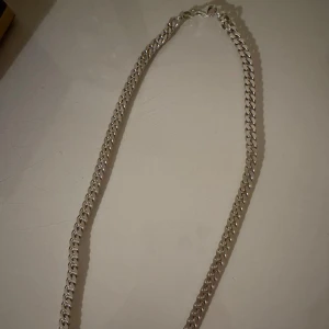 Halsband - Helt nytt med kvittor och allt 