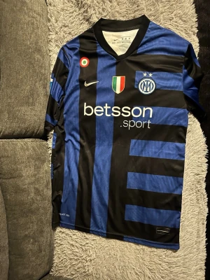 Inter Milano  - Inter Milano t-shirt. EJ SPELARE PÅ RYGGEN!