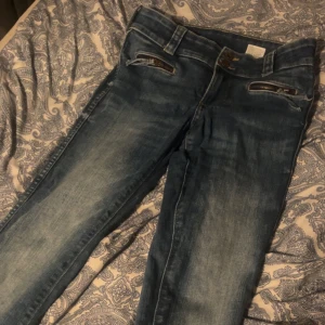 Bootcut jeans  - Lågmidjade bootcut jeans från hm i xs