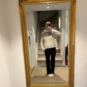 Vit stickad - Storlek 34/36