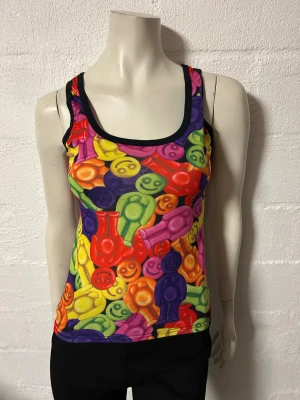 Linne fr Insanity med boxer rygg. Storlek S/M - Helt nytt linne fr Insanity. Storlek S/M. Lite stretchigt material.