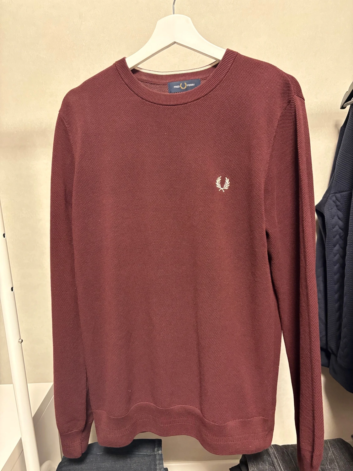 Vinröd tröja från Fred Perry