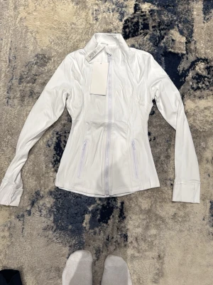 Vit lululemon liknande träningströja  - Som ny. Storlek M