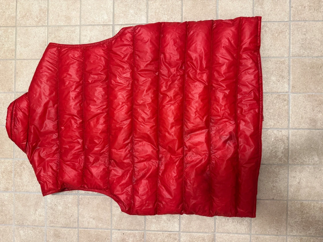 Röd dunväst från Moncler - 1
