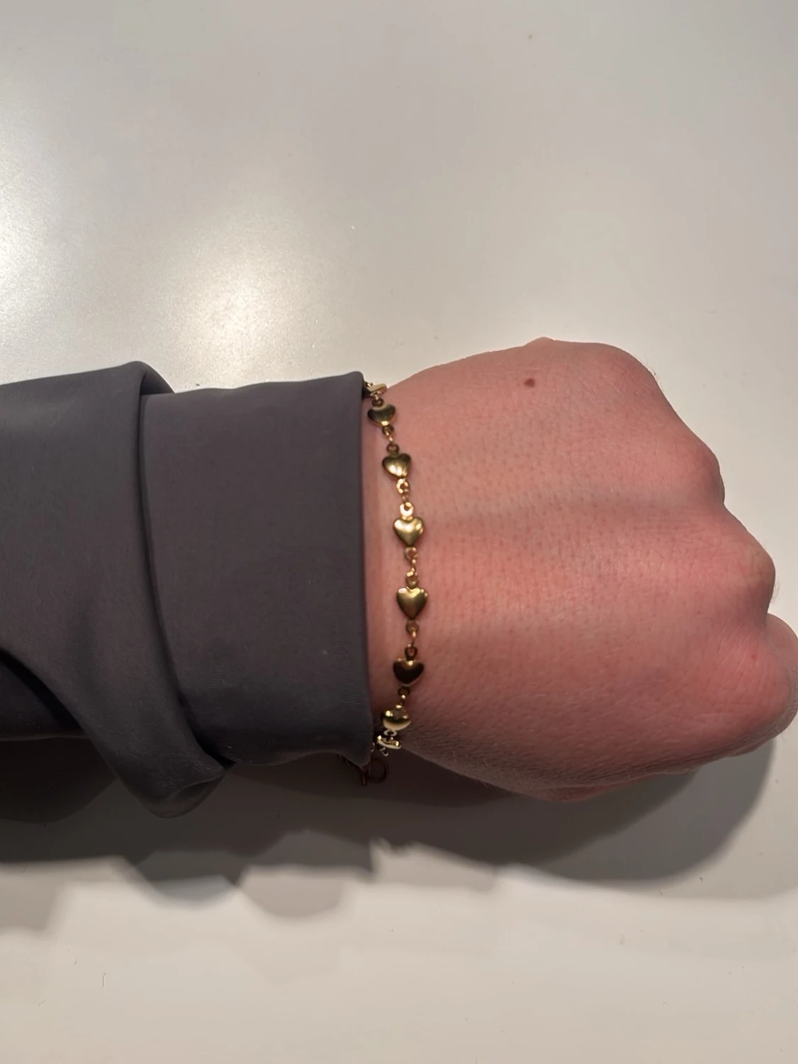 Guldarmband med hjärtan