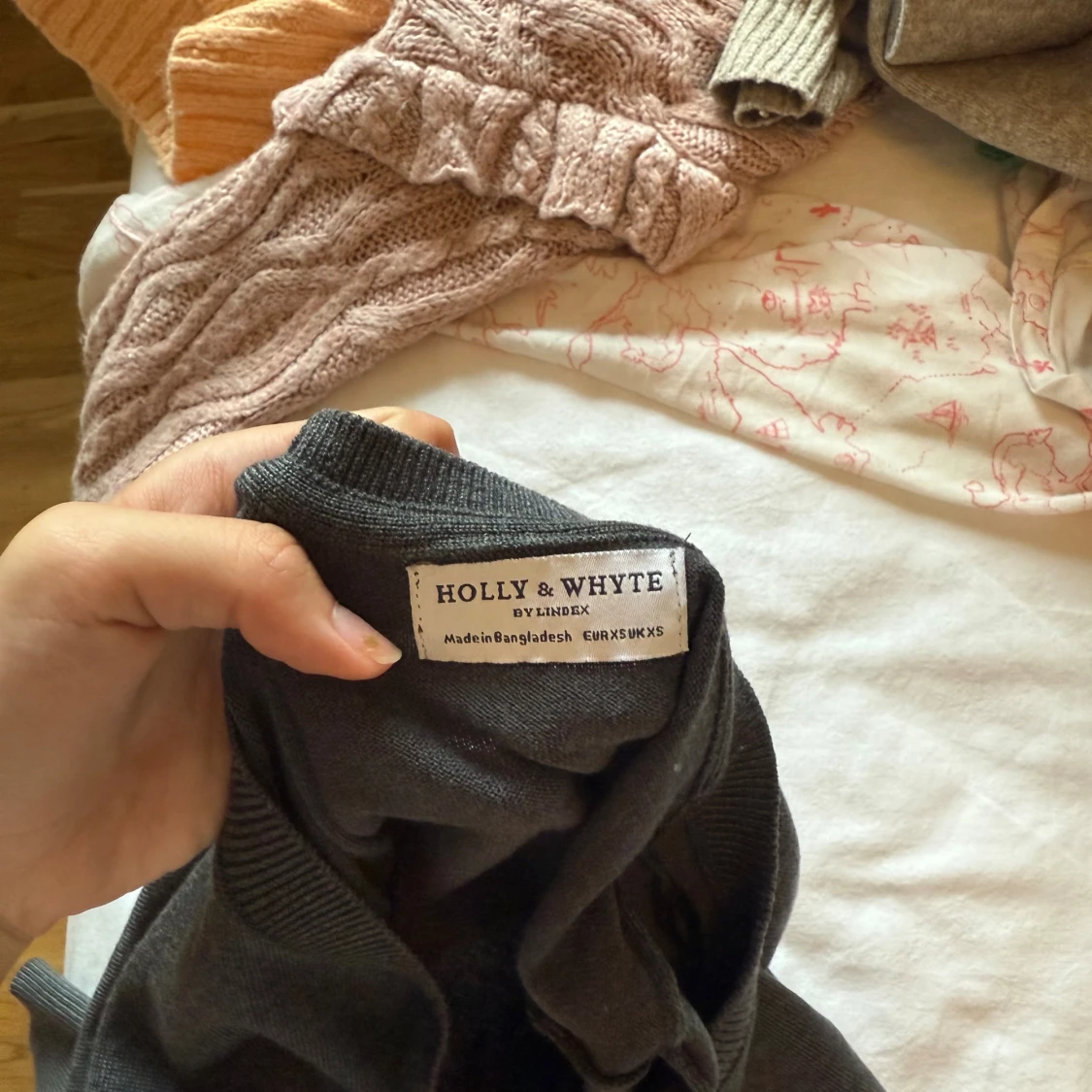 Mörkgrå kofta med knappar - 4