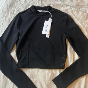 Svart topp  - Helt ny topp som aldrig använts❤️