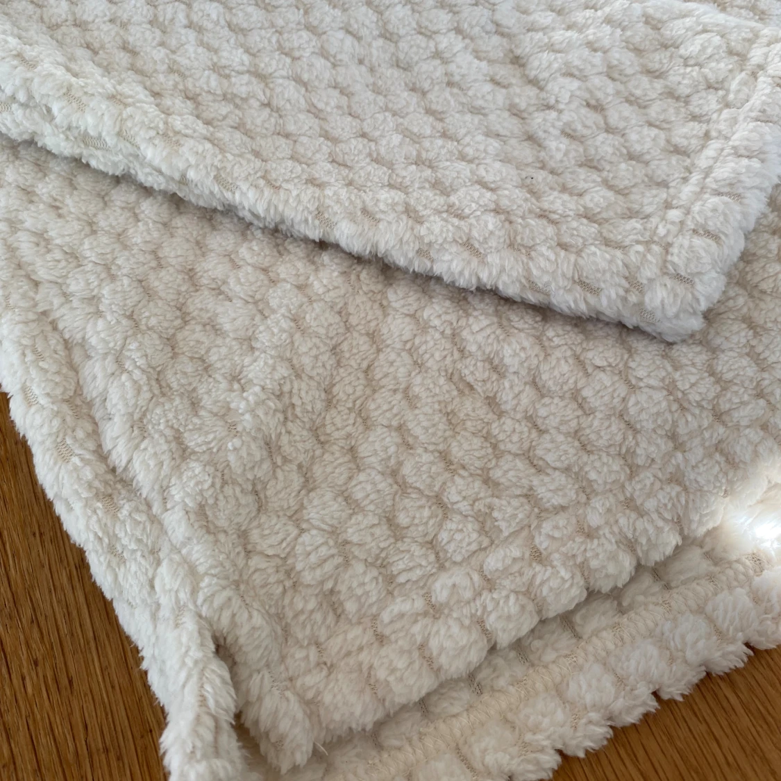 Vit fluffig polotröja - 2