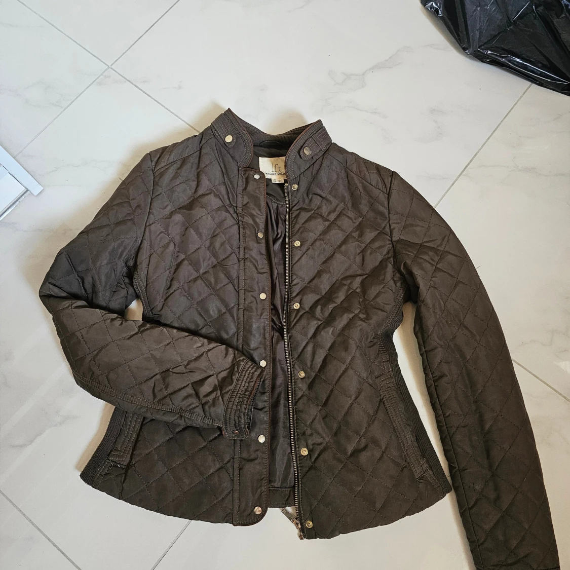 Quiltad brun jacka från lft, M