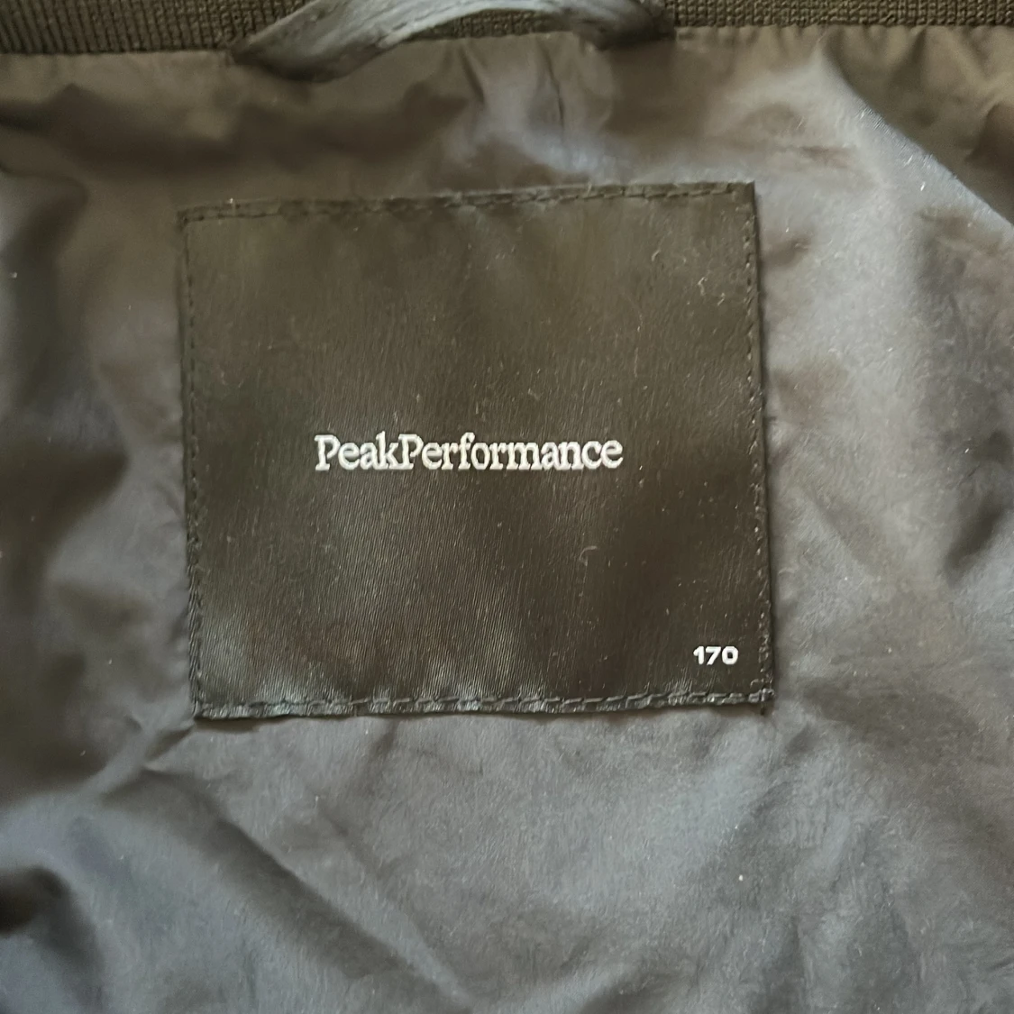 Mörkblå vindjacka från Peak Performance - 2