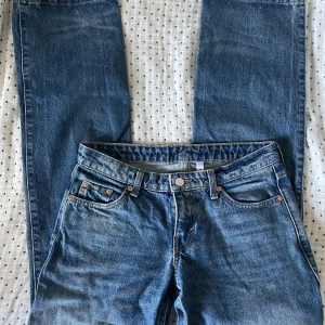 Arrow jeans - Jeans från weekday i modell arrow, storlek 26/32
