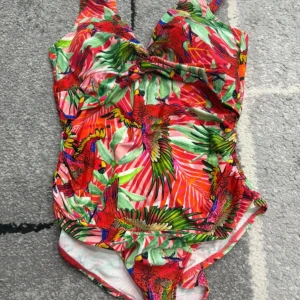 Färgglad baddräkt  - Använd 1 gång 