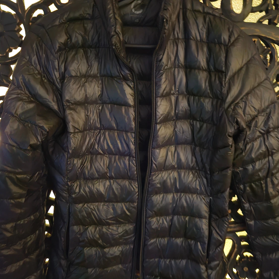 Svart pufferjacka med dragkedja Cubus