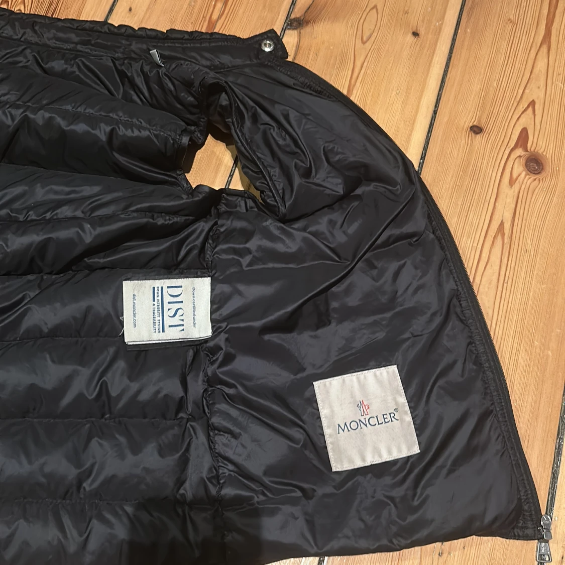 Svart dunväst från Moncler - 3