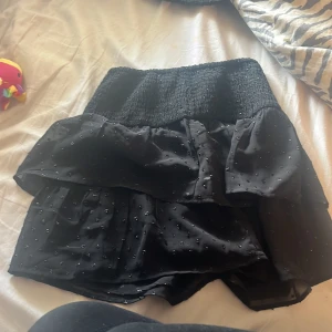 Söt kjol/topp - Jättesöt kjol som man även kan ha som topp från gina storlek 158/164