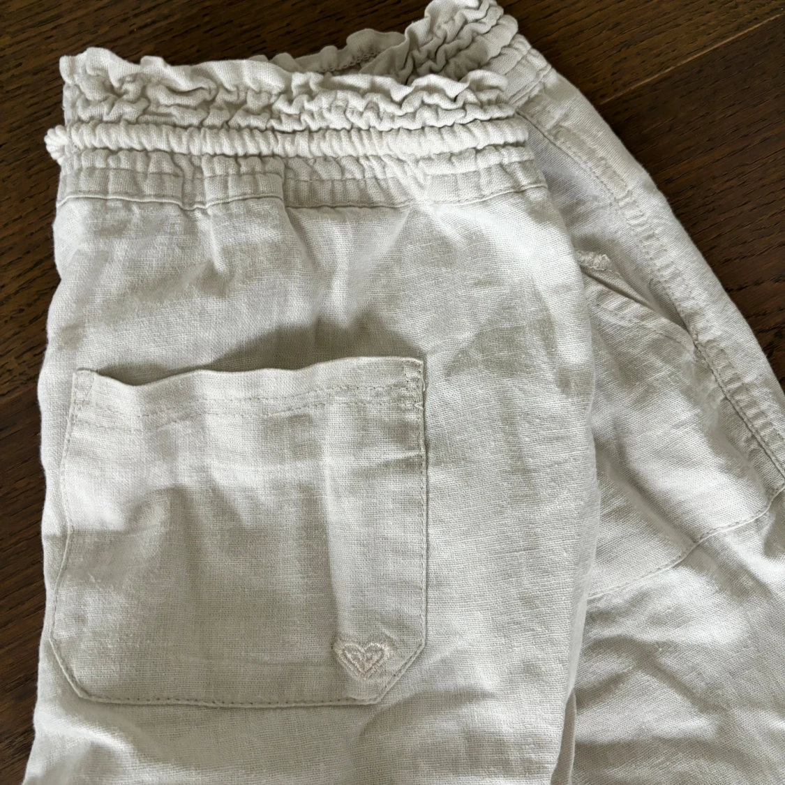 Vita linnebyxor med snörning från Roxy - 2