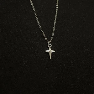Orion’s Touch - 50 cm stainless steel chain with a small star charm. Sleek design, perfect for everyday wear