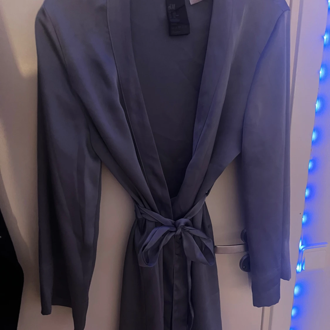 Grå omlottklänning från H&M